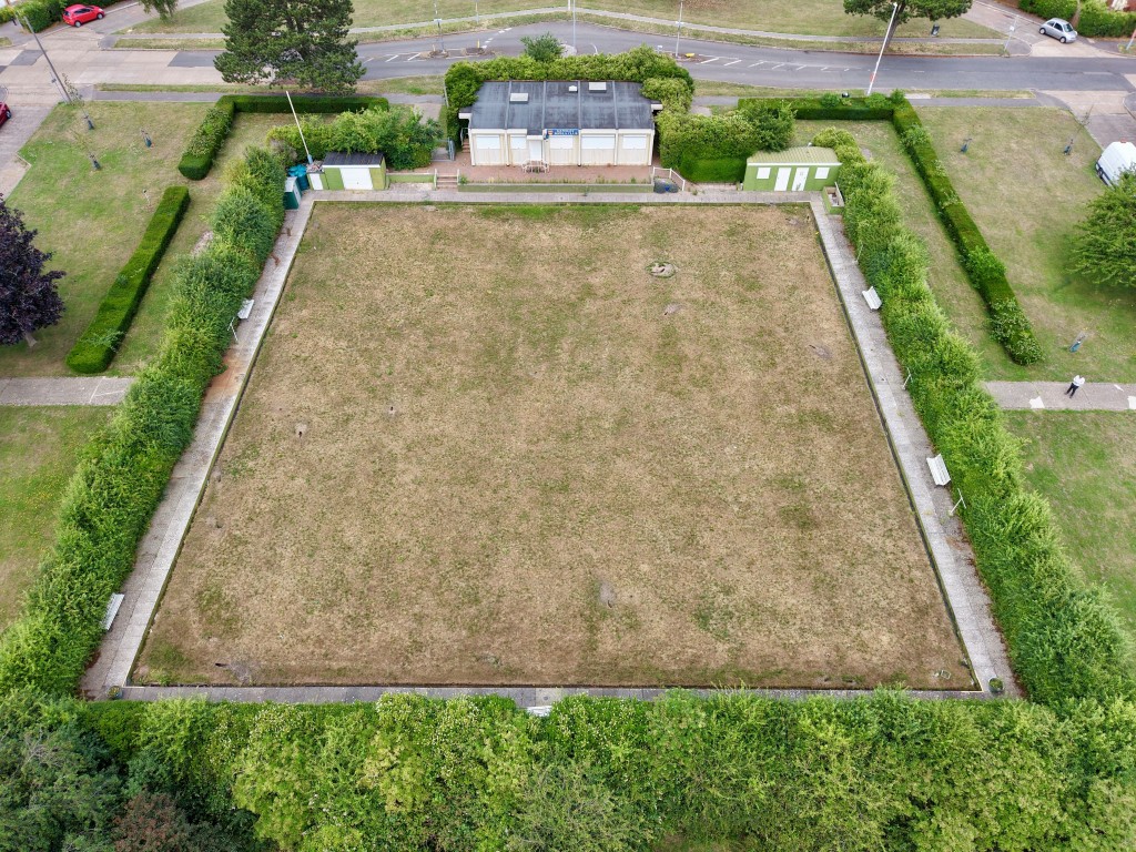Lot: 100 - BOWLS CLUB WITH POTENTIAL - Bowling green